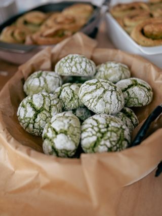 Malé ohlédnutí za akcí @vegan_nabrezi a matcha 🍵 stánkem. Děkuji všem co přišli, vážím si toho💚 📸 @ghettorocka #matcha...
