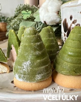 Matcha včelí úlky 🍵 Tradiční cukroví v trochu jiném kabátku. Jemná, kvalitní matcha dodá úlkům nejen krásnou barvu, ale i...